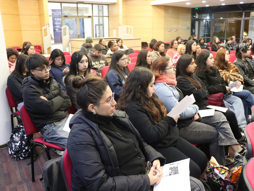 Carrera de Psicología realizó conversatorio sobre salud mental y vocación profesional