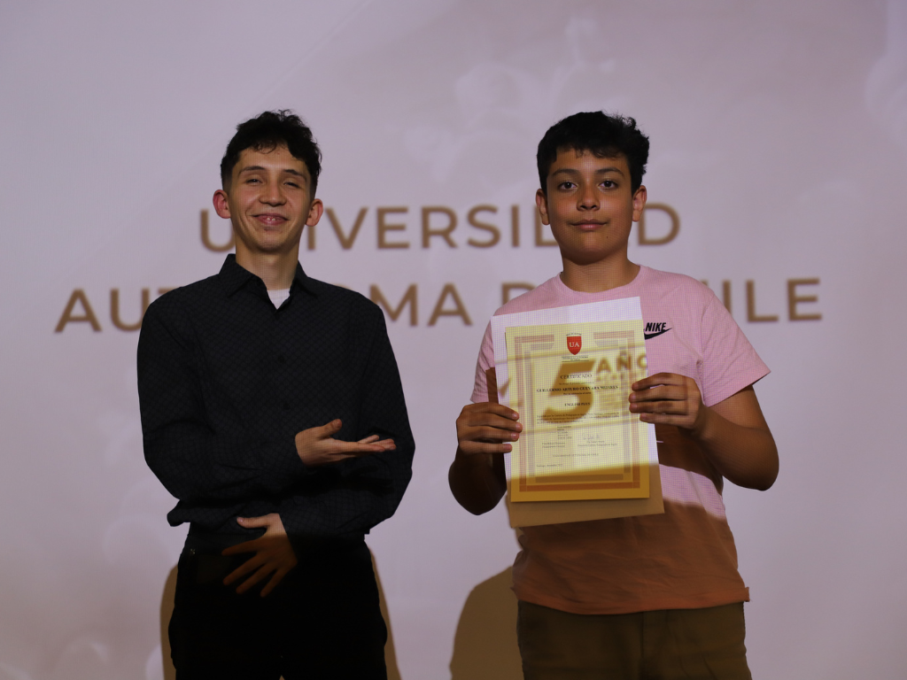 Pedagogía en Inglés certificó a estudiantes de enseñanza básica