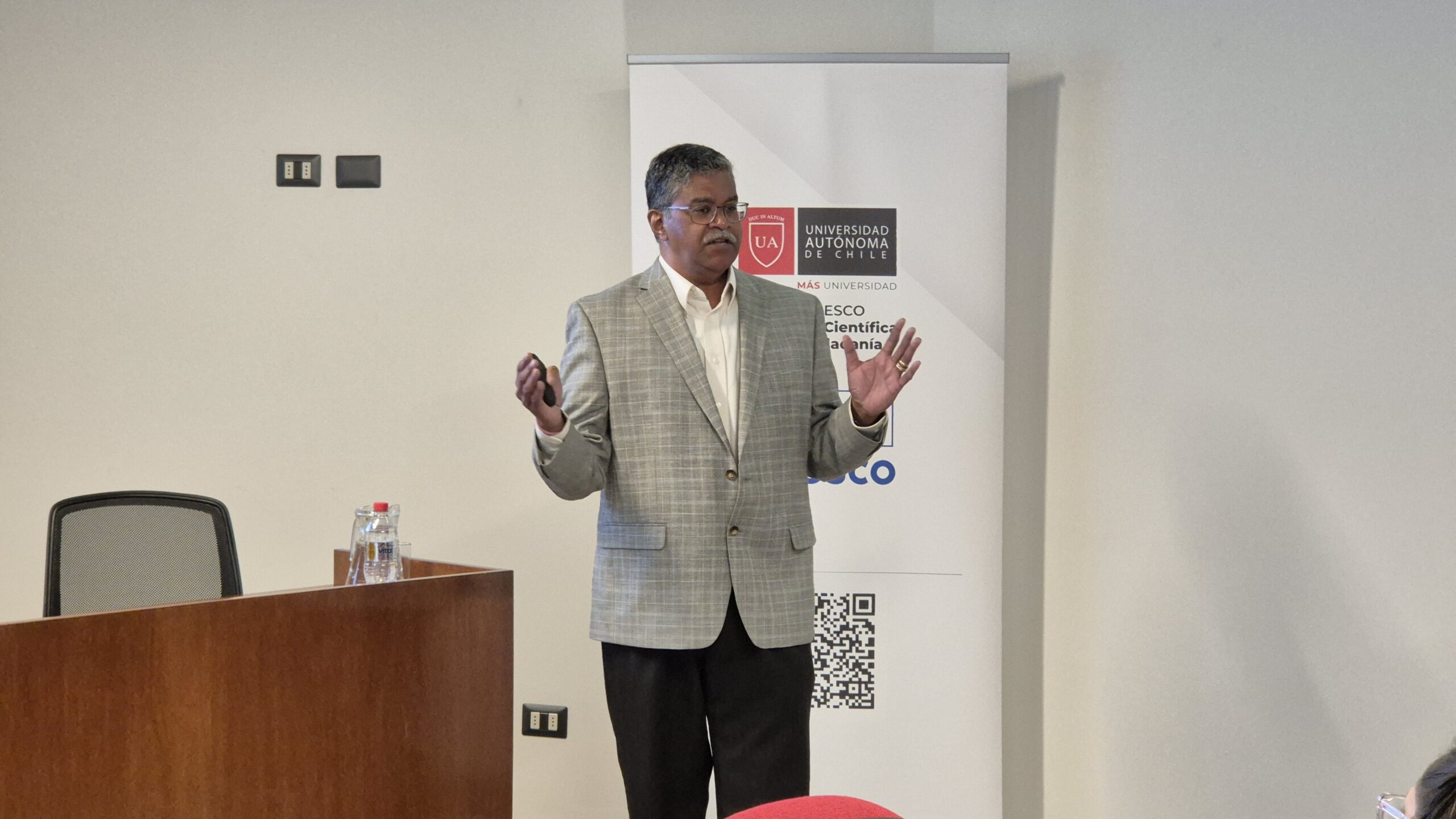 Entrevista: Director del núcleo de bioinformática del Texas Tech University visita la Autónoma y aborda los secretos moleculares de la Antártica 