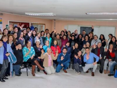 Voluntariado intergeneracional de la U. Autónoma fortalece autonomía digital de personas mayores en Temuco