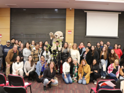Estudiantes jornada Tech de Psicología de Campus El Llano Subercaseaux, conversaron con autora sobre vocación terapéutica y la persona detrás del psicólogo