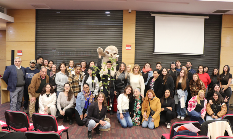 Estudiantes jornada Tech de Psicología de Campus El Llano Subercaseaux, conversaron con autora sobre vocación terapéutica y la persona detrás del psicólogo