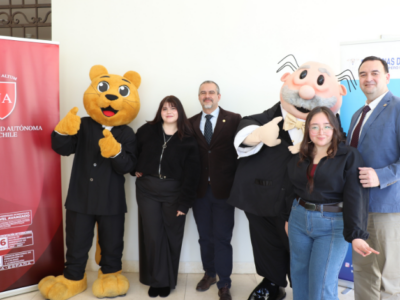 U.Autónoma y Farmacias Similares reconocen a estudiantes de Química y Farmacia con la Beca Dr. Simi 2026