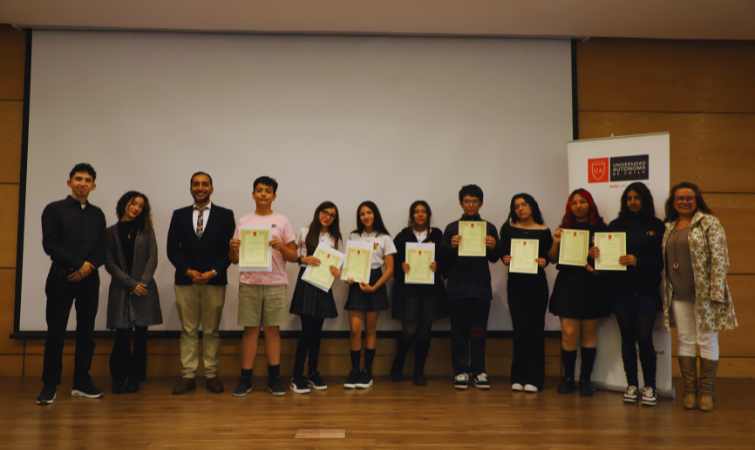 Carrera de Pedagogía en Inglés certificó a alumnos de enseñanza básica tras curso gratuito de inglés