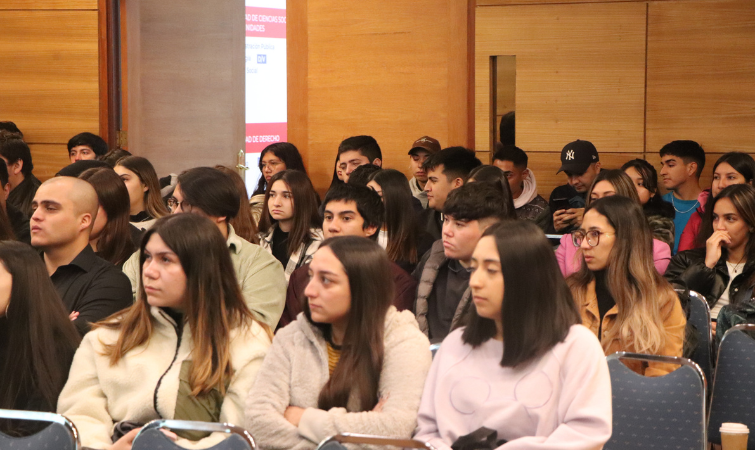Carrera de Administración Pública realizó charla sobre violencia y discriminación de género en el entorno universitario