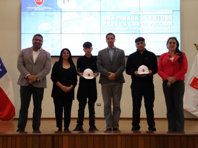 Estudiantes de primer año de Ingeniería en Construcción inician su camino profesional con tradicional ceremonia de investidura