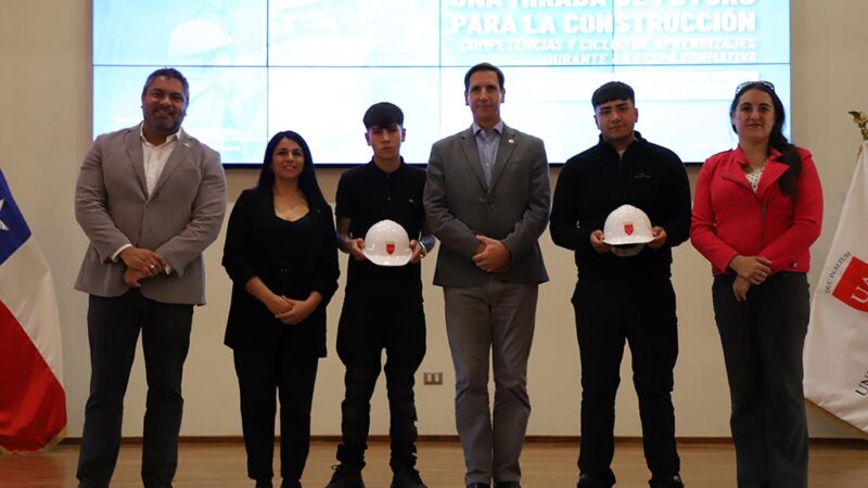 Estudiantes de primer año de Ingeniería en Construcción inician su camino profesional con tradicional ceremonia de investidura
