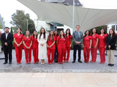 Estudiantes de Obstetricia y Puericultura inician emotiva despedida rumbo a práctica internacional en Paraguay