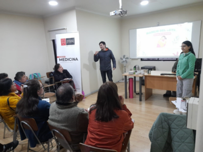 Estudiantes de Medicina participan en experiencia comunitaria centrada en salud mental y enfoque recovery