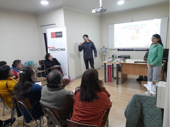 Estudiantes de Medicina participan en experiencia comunitaria centrada en salud mental y enfoque recovery