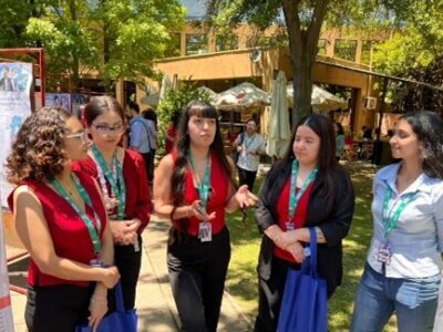 Estudiantes de Obstetricia y Puericultura presentan investigación en congreso estudiantil en Talca