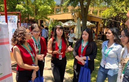Estudiantes de Obstetricia y Puericultura presentan investigación en congreso estudiantil en Talca