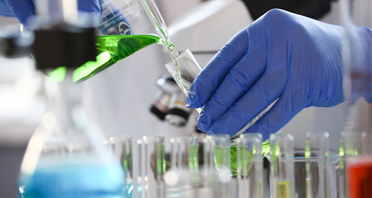 Química y Farmacia ha iniciado programas de posgrado y postítulo en el área farmacéutica