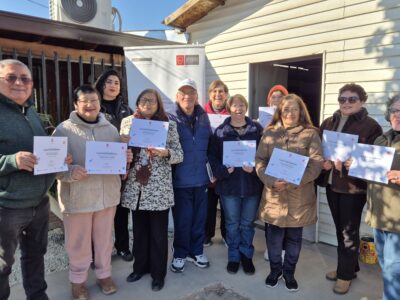 Adultos mayores de Huechuraba participan en el Taller de Alfabetización Digital impulsado por el Centro de Comunicación de las Ciencias