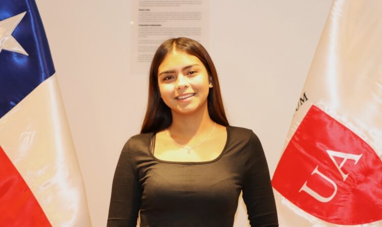 "Quiero ser profesora para cambiar el mundo": cómo la Academia Pedagógica de la Autónoma ayudó a Paskal Lagos a elegir su futuro