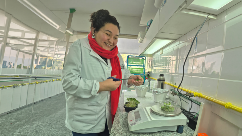 Investigadora de la Autónoma fortalece red internacional en fisiología vegetal con pasantía en Argentina