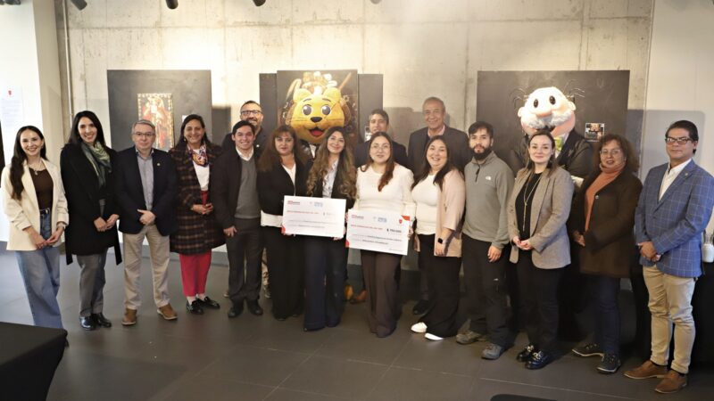 Universidad Autónoma de Chile y Farmacias Similares reconocen a estudiantes de Química y Farmacia con beca de apoyo académico