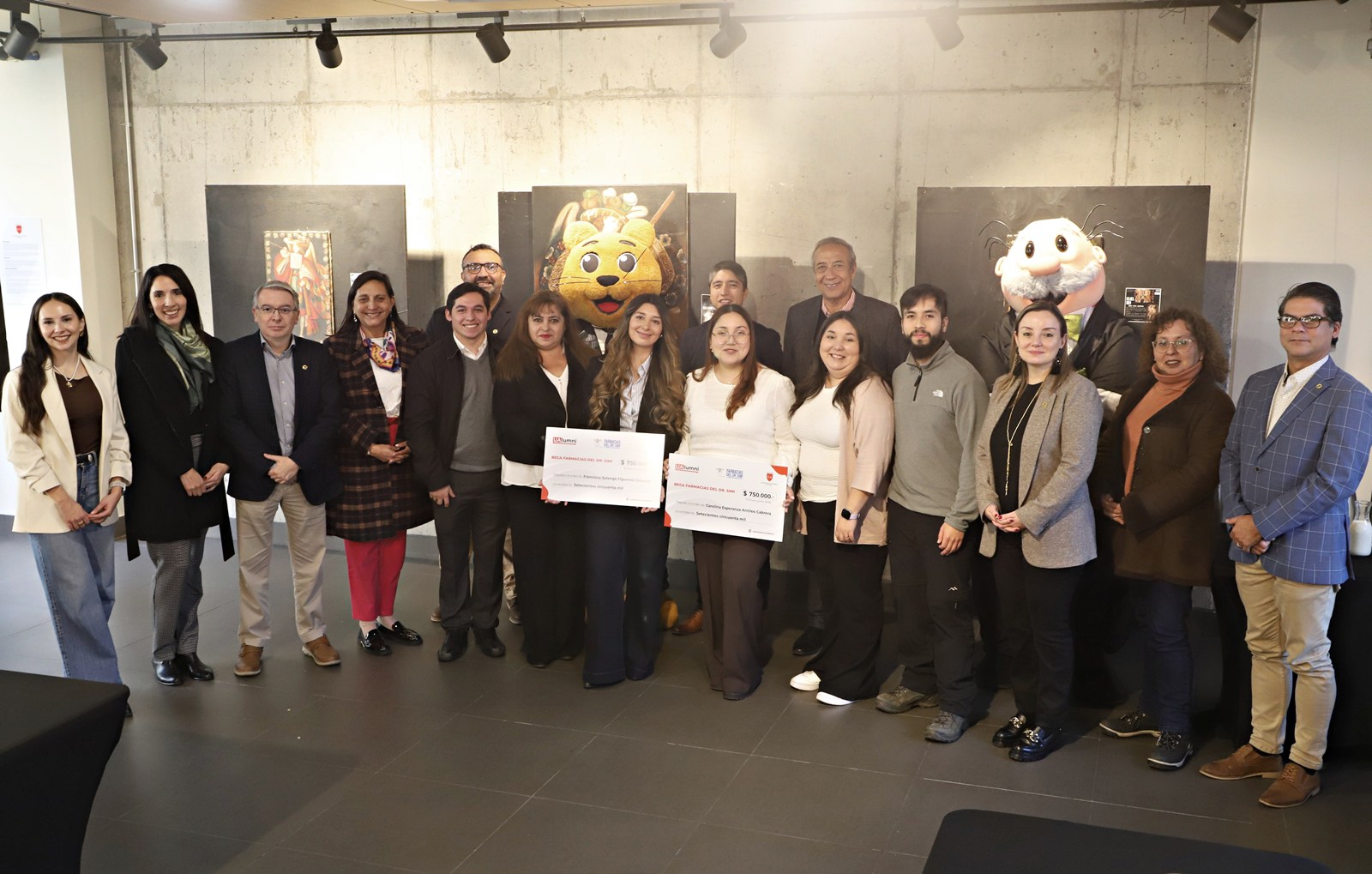 Universidad Autónoma de Chile y Farmacias Similares reconocen a estudiantes de Química y Farmacia con beca de apoyo académico
