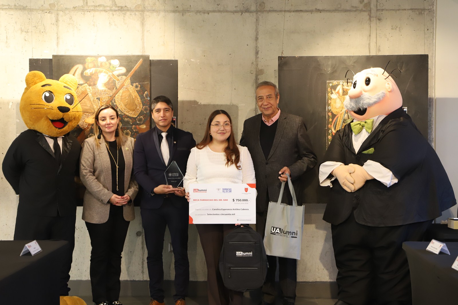 FOTO entrega beca dr simi 3