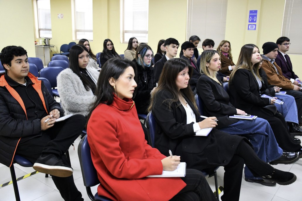 FOTO estudiantes de periodismo conocen el pjud 2