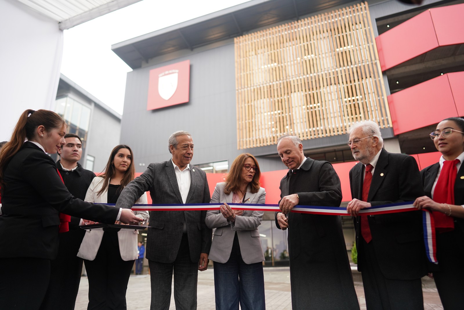 FOTO inauguracion edificio h 1