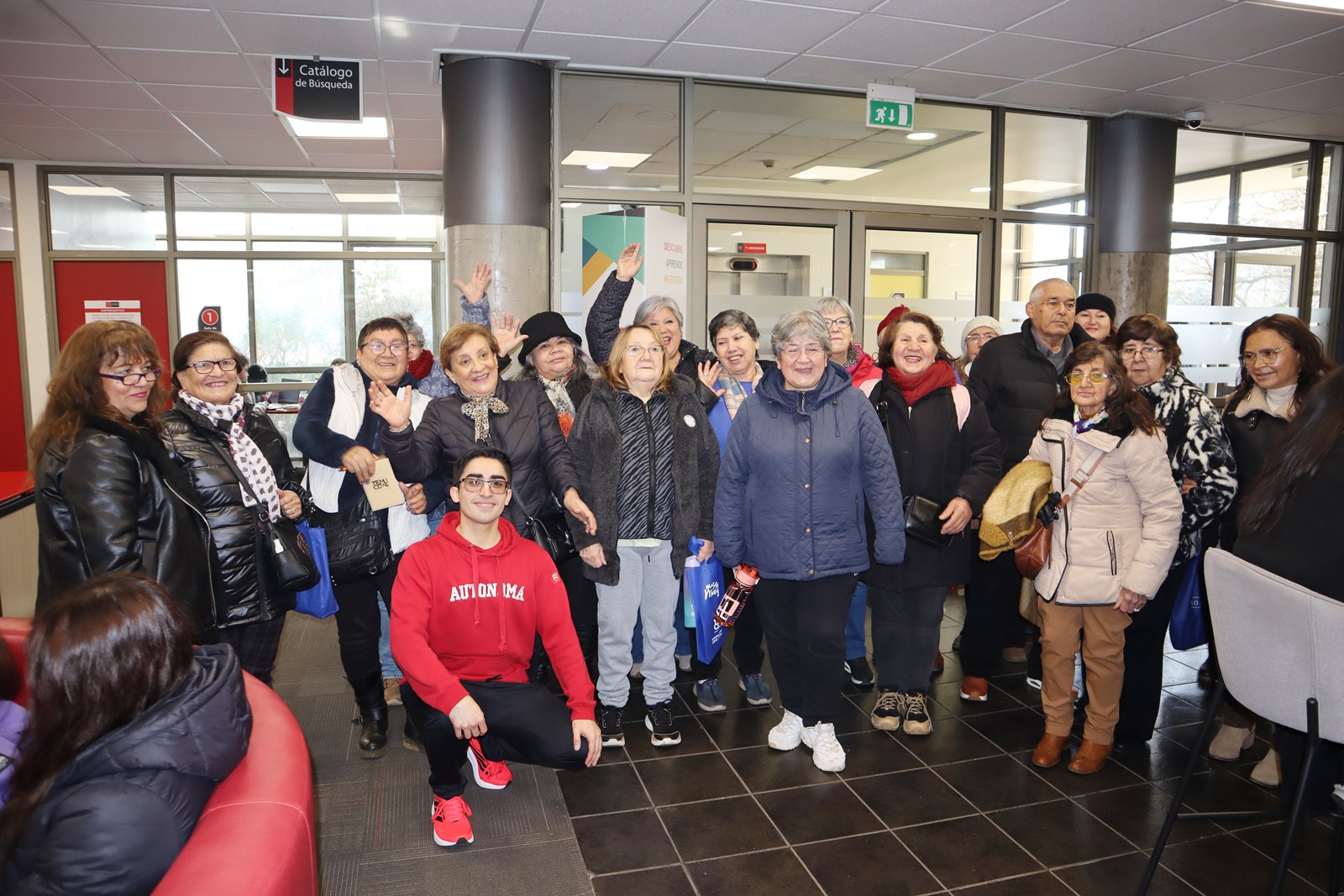 FOTO personas mayores visitan la autonoma 2