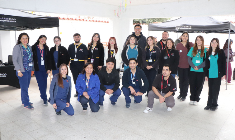 Facultad de Ciencias de la Salud realizó operativo de salud para personas mayores en la comuna de Independencia