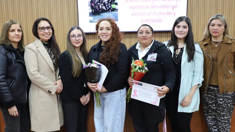 Mujeres sobrevivientes de cáncer de mama compartieron experiencias con estudiantes de Obstetricia y Puericultura
