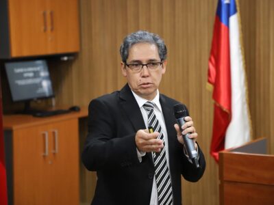 Conversatorio universitario analizó impacto y prevención de ataques escolares en Chile