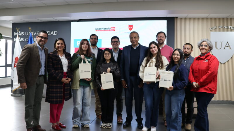 Universidad Autónoma entrega Beca Academia Pedagógica a cinco estudiantes de Pedagogía en Temuco
