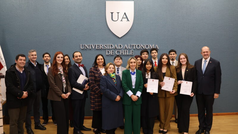 Estudiantes de Derecho culminan su proceso académico y reciben su licenciatura en significativa ceremonia