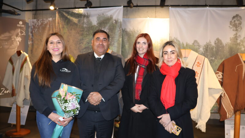 U. Autónoma de Chile inauguró exposición que rescata la memoria ancestral del telar mapuche
