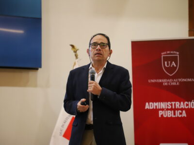 Estudiantes reflexionaron sobre democracia y derechos humanos en charla magistral de Sergio Micco
