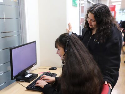 Universidad Autónoma de Chile fortalece la accesibilidad digital con software especializado para personas con discapacidad visual