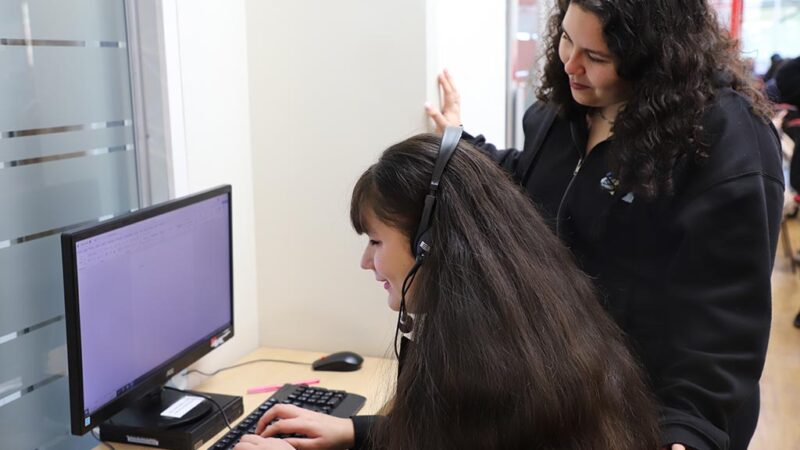 Universidad Autónoma de Chile fortalece la accesibilidad digital con software especializado para personas con discapacidad visual