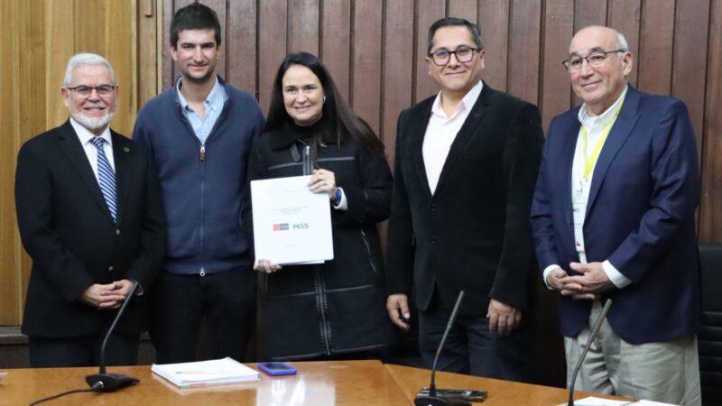 Estudiantes de la Universidad Autónoma colaboran con Fundación Más y OPS en informe clave para la gestión municipal de San Miguel