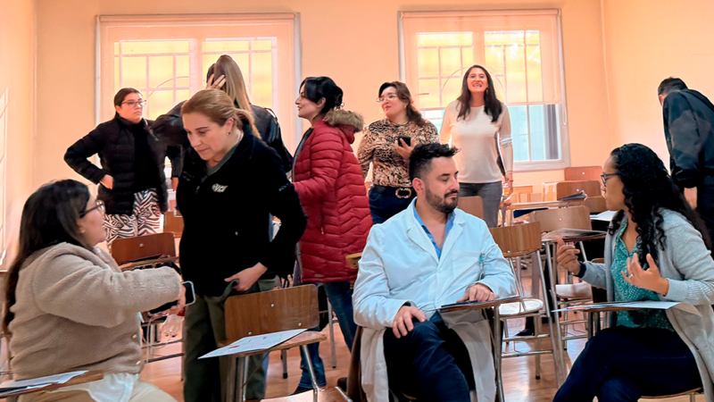 Docentes clínicos de FACSA fortalecen competencias pedagógicas en curso sobre feedback en educación clínica
