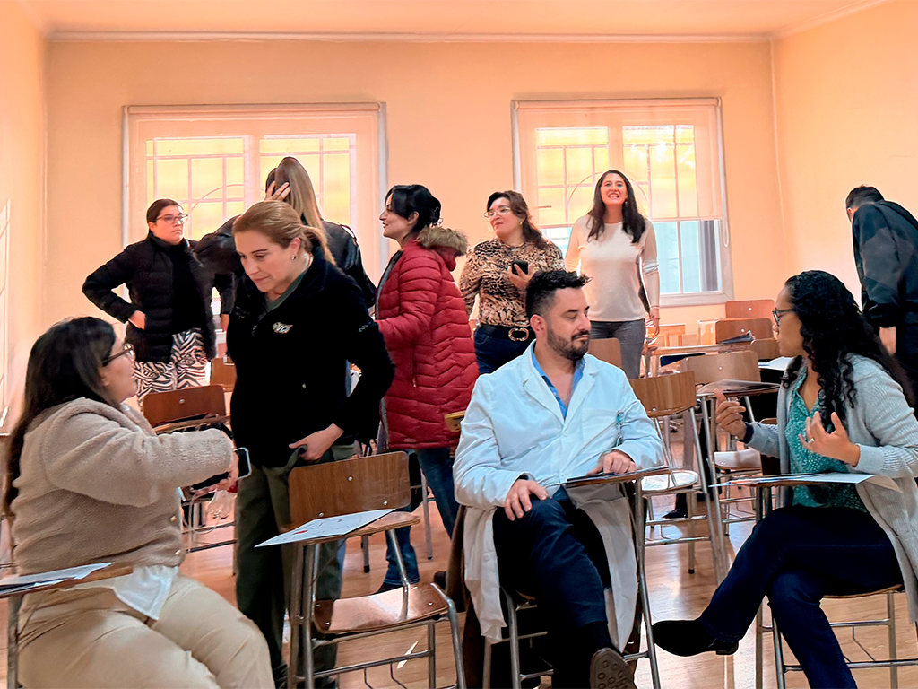Docentes clínicos de FACSA fortalecen competencias pedagógicas en curso sobre feedback en educación clínica