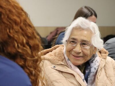 "Sirve para abrir el corazón y la mente": estudiante de Enfermería valora intervención en Salud para adultos mayores
