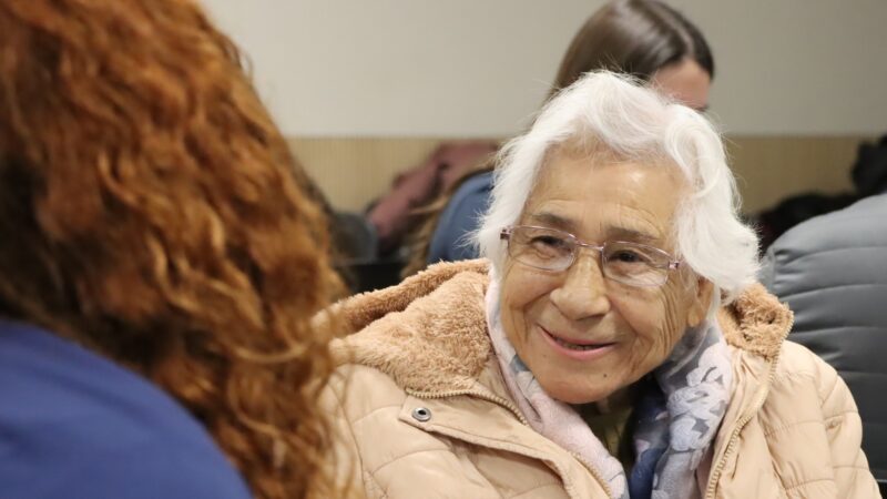 "Sirve para abrir el corazón y la mente": estudiante de Enfermería valora intervención en Salud para adultos mayores