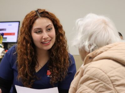 Enfermería y socio comunitario de Conchalí realizan intervención geriátrica para adultos mayores