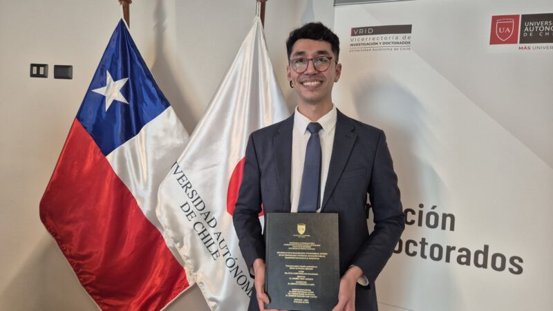 Nuevo egresado del Doctorado en Ciencias Aplicadas desarrolla nanotecnología que usa luz para liberar medicamentos dentro del cuerpo