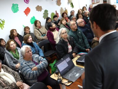 Módulo Jean Monnet capacita a personas mayores sobre sus derechos como consumidores digitales