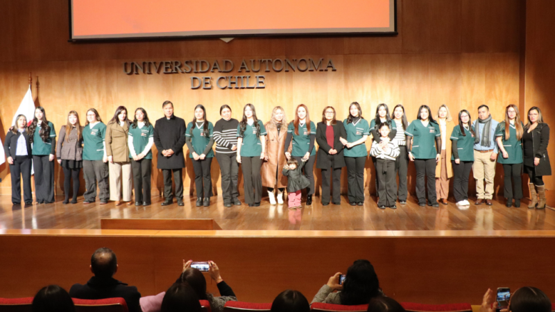 53 estudiantes de Pedagogía en Educación  Parvularia recibieron su investidura en la Sede Santiago