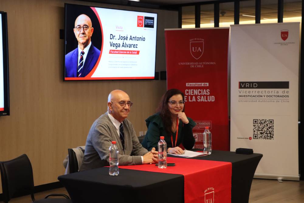 Aclamado médico e investigador español realizó charla a estudiantes de la Facultad de Ciencias de la Salud de la Autónoma