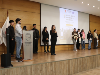 Estudiantes de primer año de Psicología analizan los modelos de la disciplina en América Latina y Chile