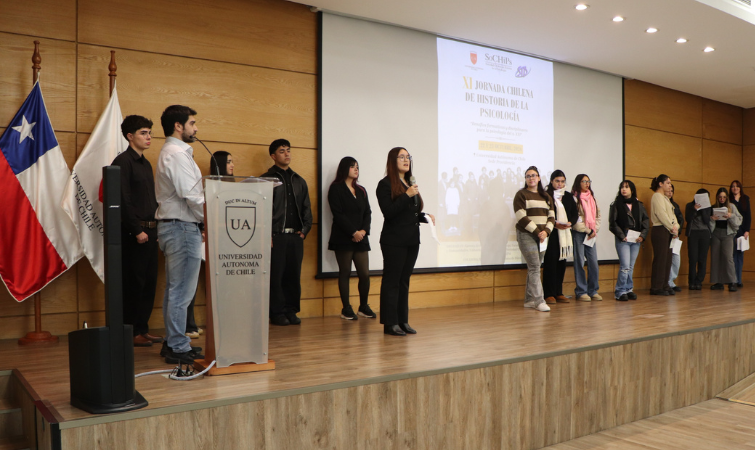 Estudiantes de primer año de Psicología analizan los modelos de la disciplina en América Latina y Chile