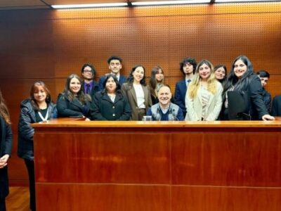 Estudiantes de Derecho robustecen su formación práctica con visitas académicas a tribunales de Santiago