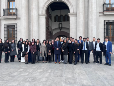 Estudiantes de Administración Pública realizan visitas a terreno durante el primer semestre de 2026