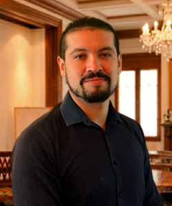 Dr. Claudio Mella González